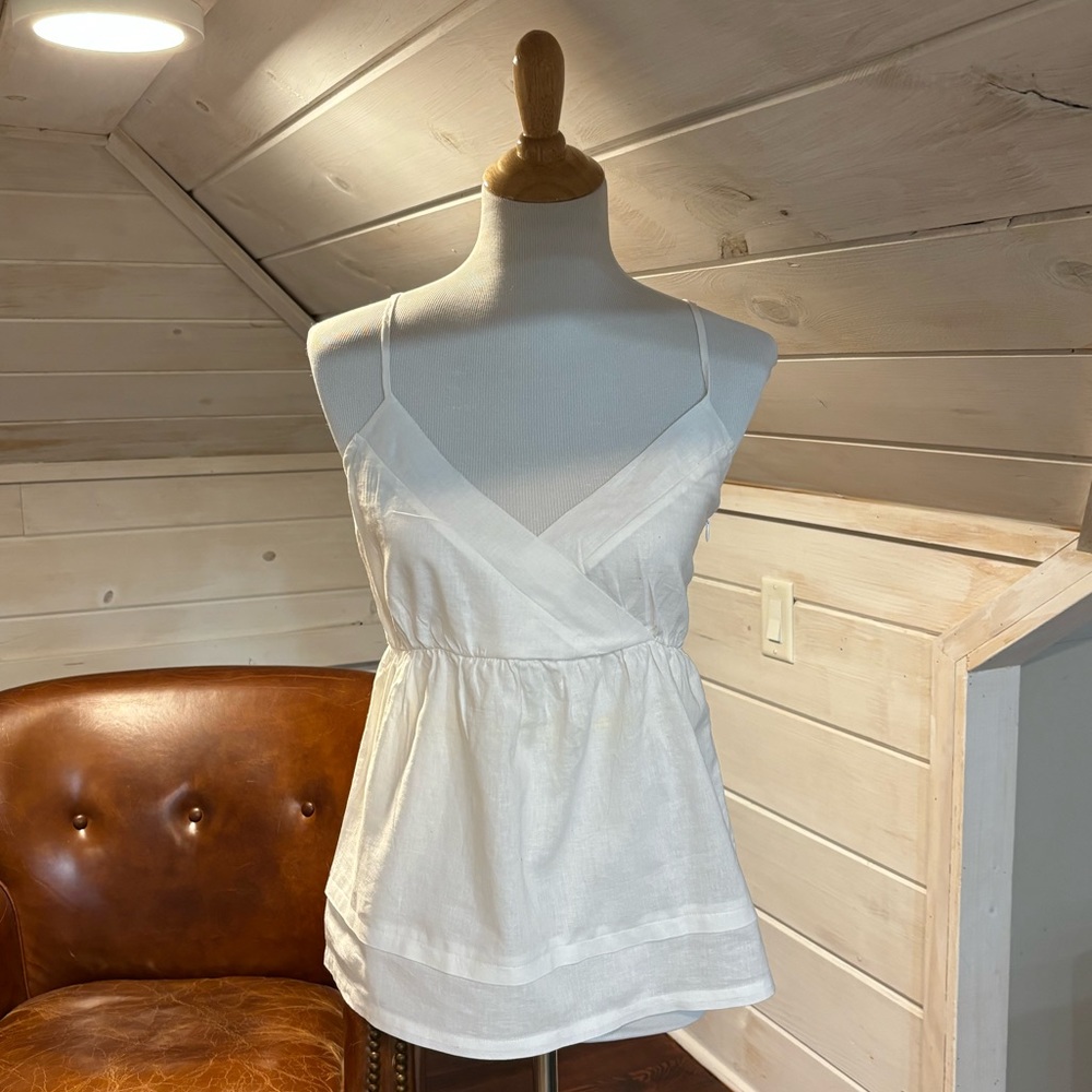 Saks Fifth Avenue Linen top. Size Small . New without tags . Never worn